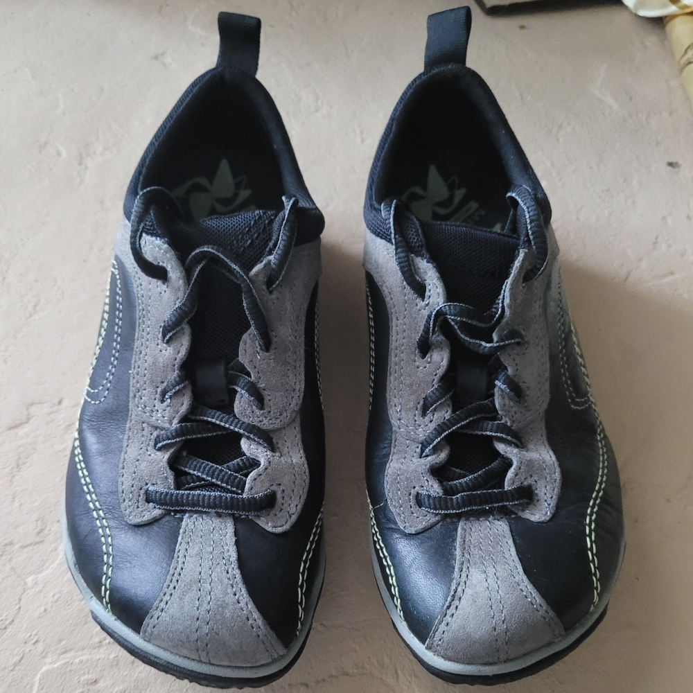 Size 6 Merrell Lorelei Black Bicycle Toe  Women Sneakers